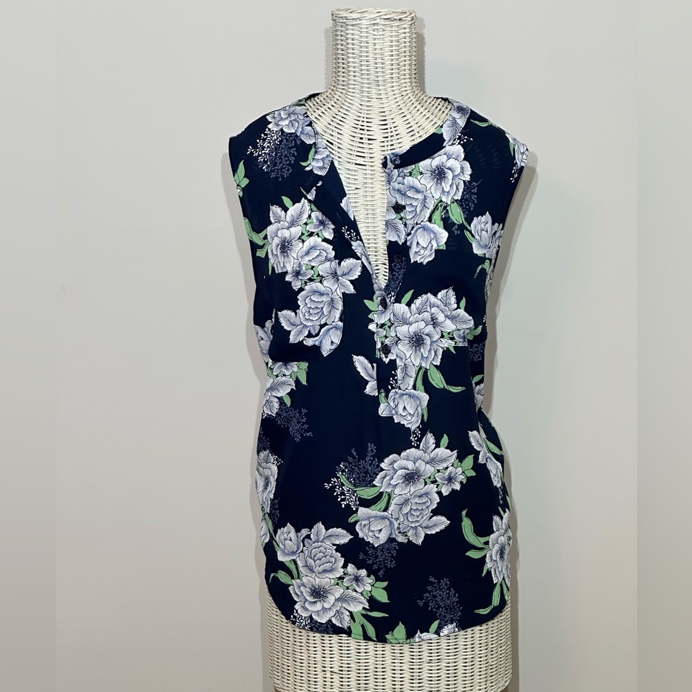 Women’s Loft top, size L